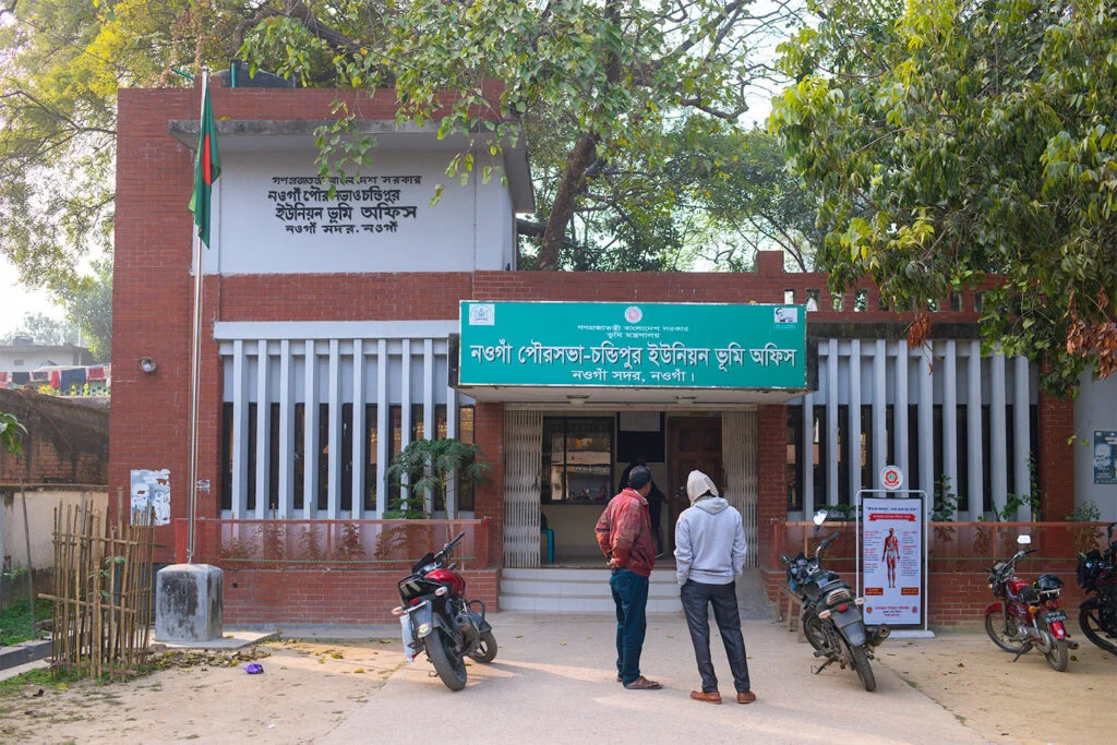 Naogaon Pourashava - Chandipur Union land office at Kalitola, Naogaon.