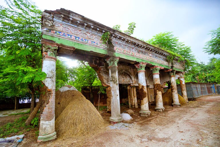 Ruins of historic Kashimpur Rajbari (কাশিমপুর রাজবাড়ি) in Raninagar Upazila, Naogaon district, Bangladesh, 2024.