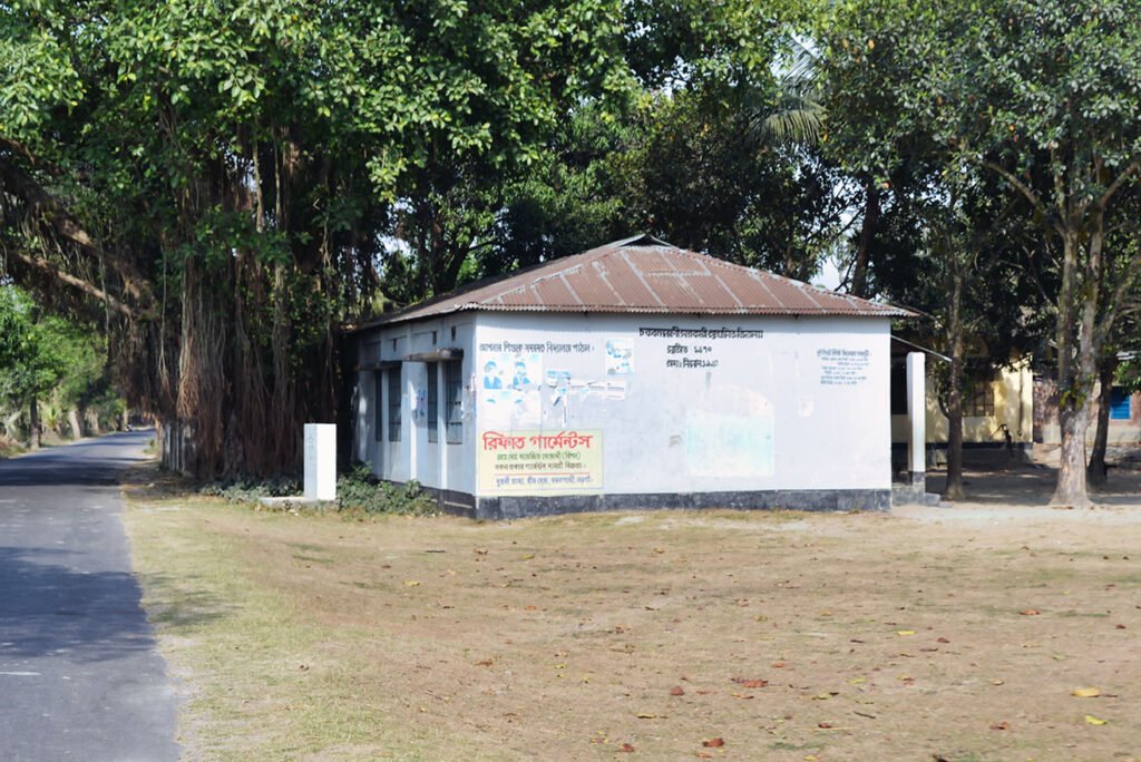 Chalkbonomali Government Primary School beside Naogaon–Joypurhat highway in Badalgachhi, 2013.